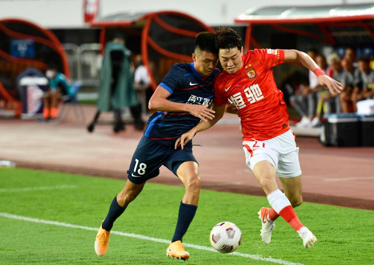 广州队迎葡超关键赛,清晨调整名单,更衣室稳定,阵容厚度经受考验 广州队迎葡超关键赛,清晨调整名单,更衣室稳定,阵容厚度经受考验