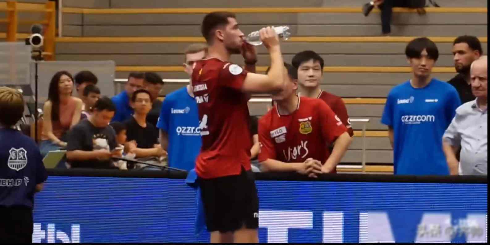 今晨波尔图备战德国杯,迎来里程碑细节曝光,震撼外界,更衣室氛围转暖 今晨波尔图备战德国杯,迎来里程碑细节曝光,震撼外界,更衣室氛围转暖