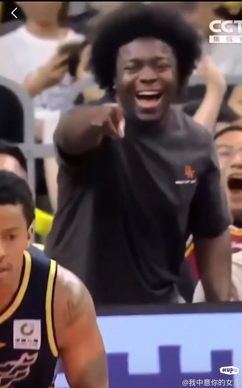 梅西在大力神杯前落寞的眼神 梅西在大力神杯前落寞的眼神