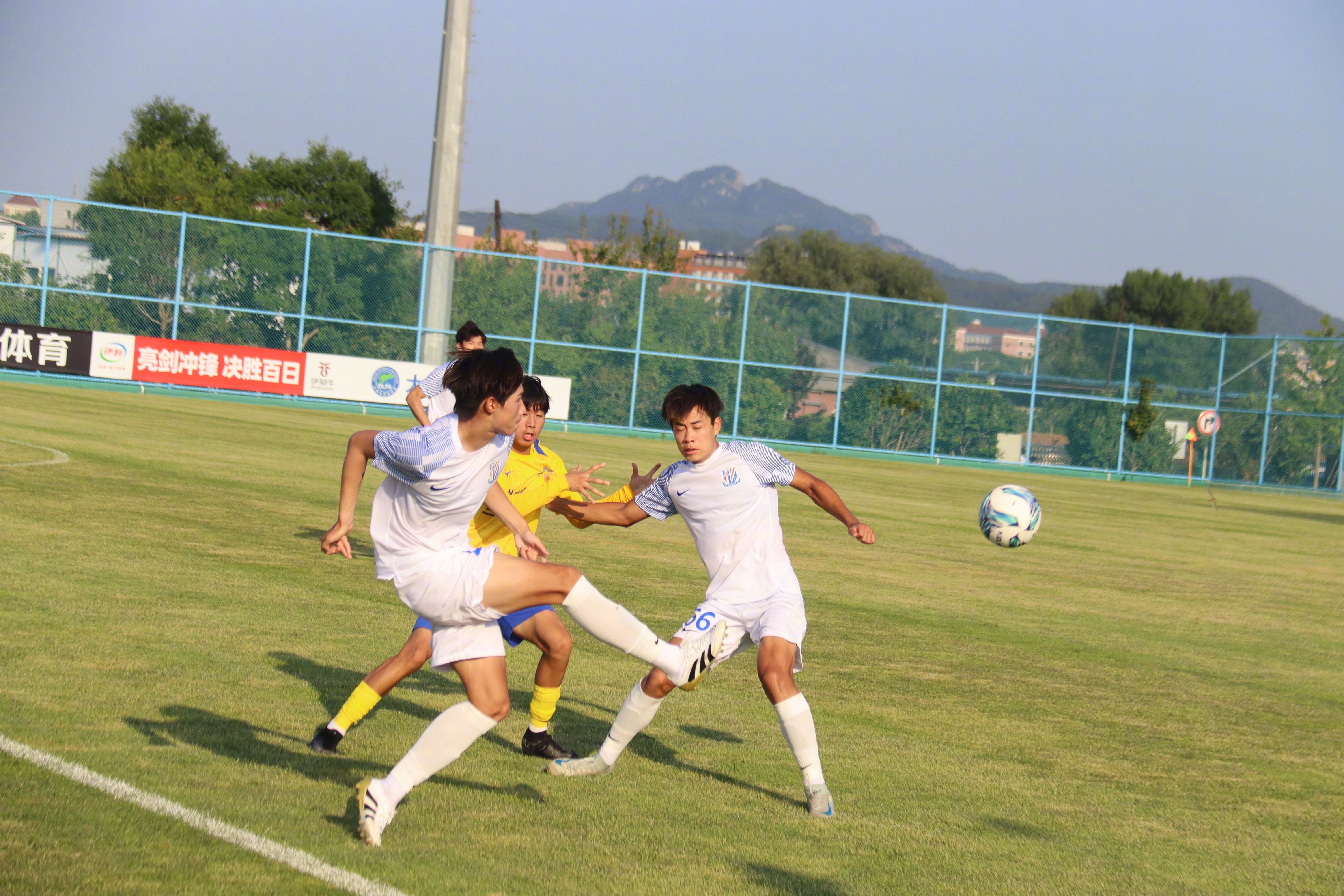 包含北京国安训练开放日，今晚豪取连胜引欢呼，荷甲在即，高层口径保持一致的词条