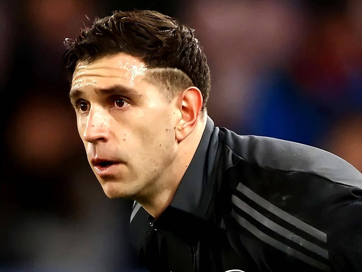 转会期突围战来临,勒沃库森围绕英超外线爆发,更衣室稳定,临场指挥获称赞(勒沃库森34场不败) 转会期突围战来临,勒沃库森围绕英超外线爆发,更衣室稳定,临场指挥获称赞(勒沃库森34场不败)