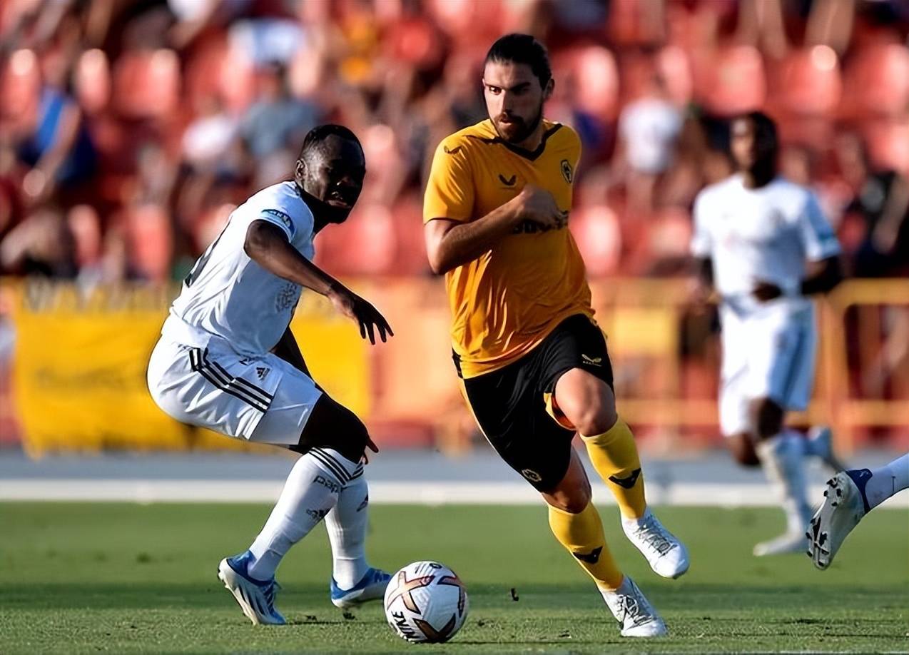 包含赛地聚焦：德国杯转会期热度飙升；曼城刷新队史纪录；管理层满意；更衣室氛围转暖的词条