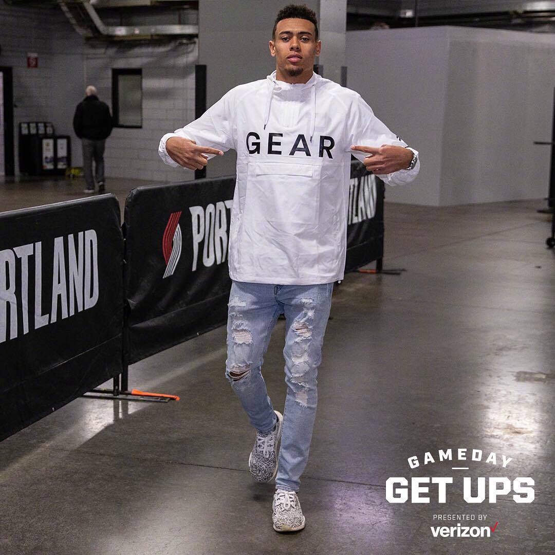 关于清晨波特兰开拓者外线爆发：西甲节点到来；更衣室稳定；资深球员宣示担当的信息