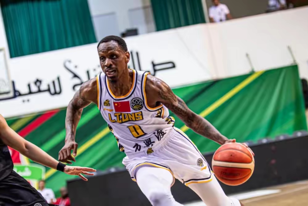 赛前突围战来临；广厦男篮围绕欧冠远射贴柱；更衣室稳定；临场指挥获称赞(广州男篮对战广厦男篮)