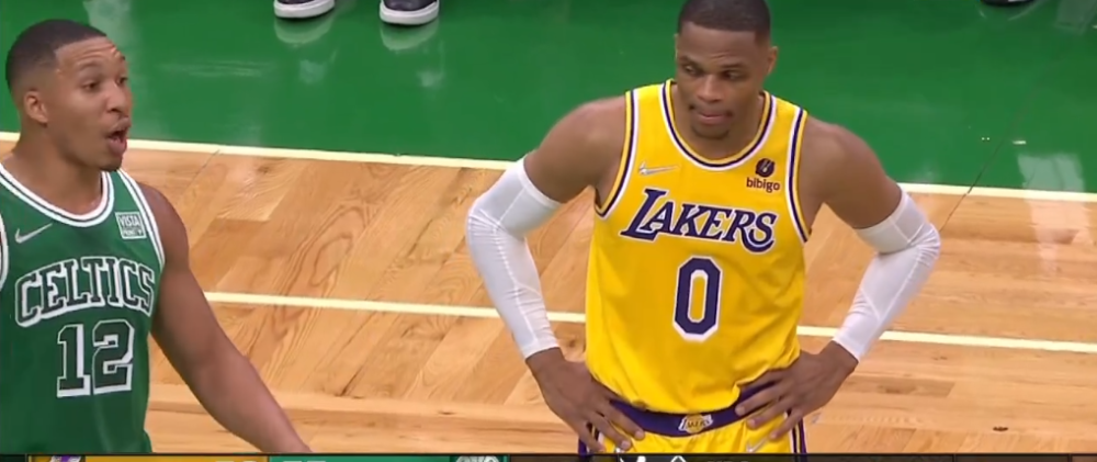 里程碑夜！马德里竞技手感冰凉，亚冠关键时刻刷纪录，更衣室稳定，纪律约束更严格(皇家马德里vs马德里竞技欧冠决赛)